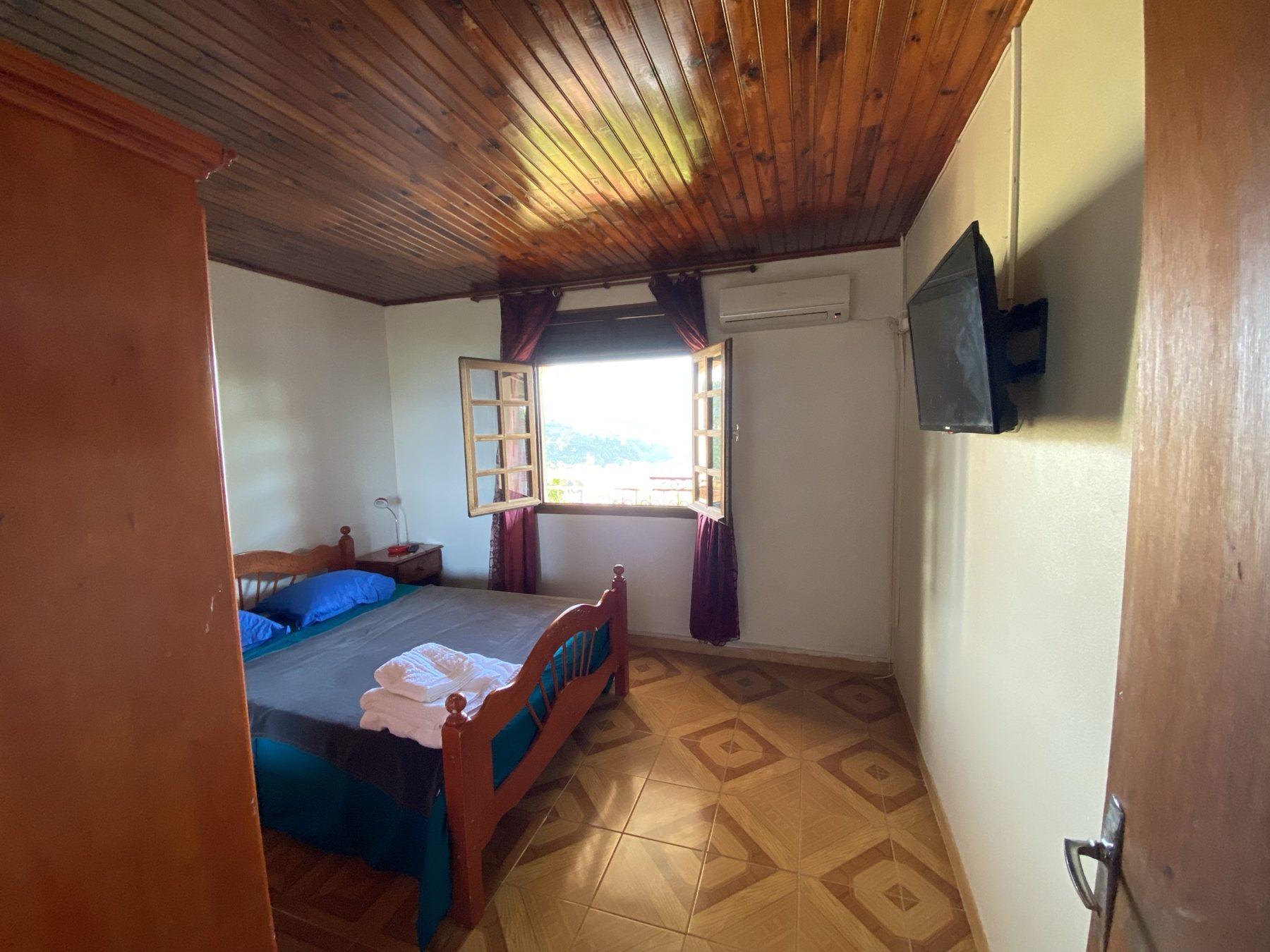 Chambre Goyave, lit double