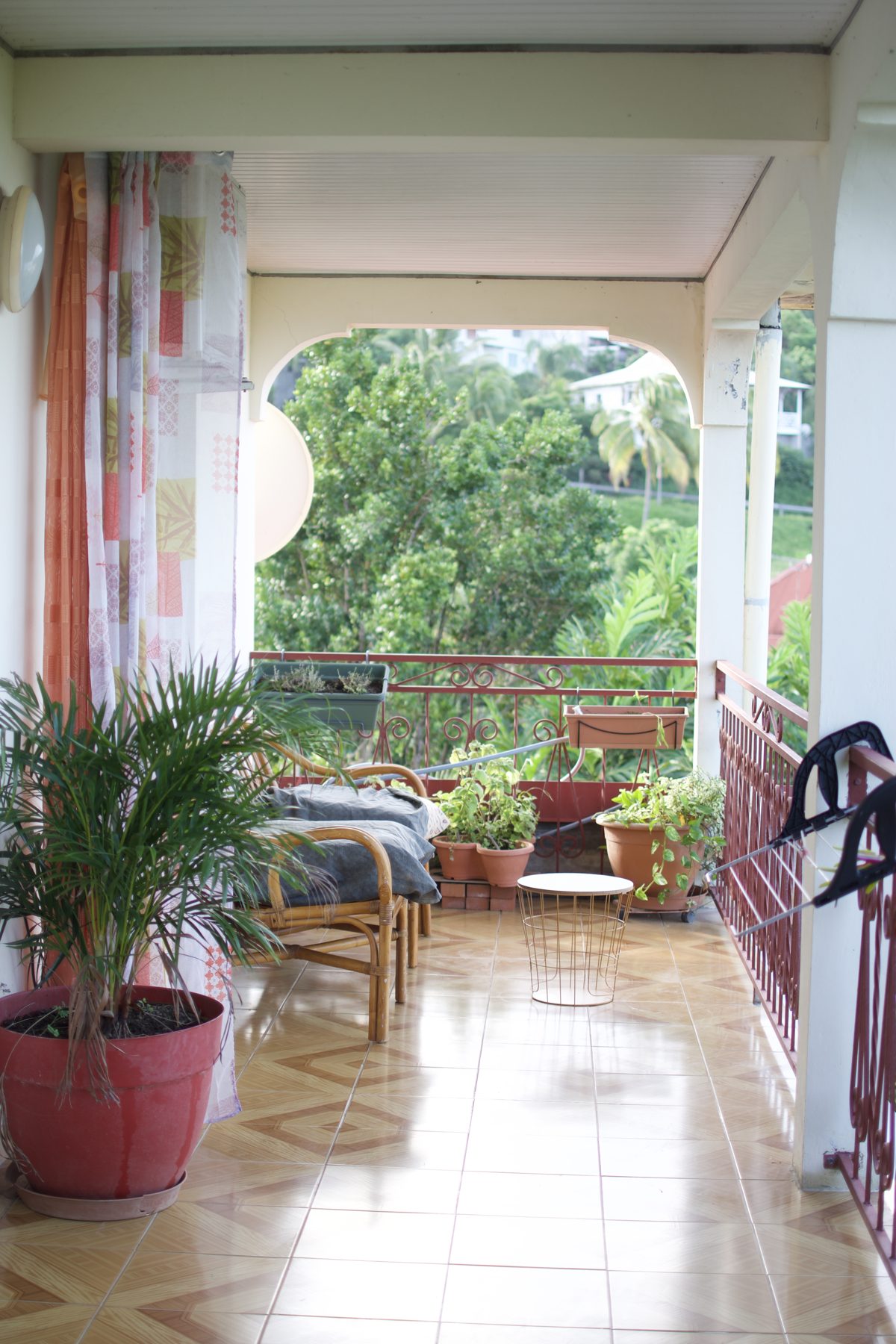 Terrasse couverte avec plantes