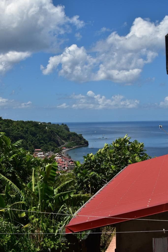 Vue sur la baie depuis la chambre Papaye